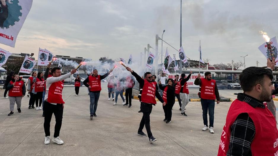 Grev yasağı tehdidi sökmedi, Gates işçisi kazandı!