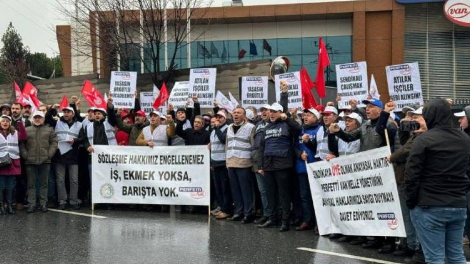 Perfetti işçisi sendika ve toplu sözleşme hakkı için mücadele ediyor! Perfetti işçisi sendika ve toplu sözleşme hakkı için mücadele ediyor!