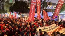 İşçi düşmanı Cemil Tugay yenilecek, direnen belediye işçileri kazanacak!