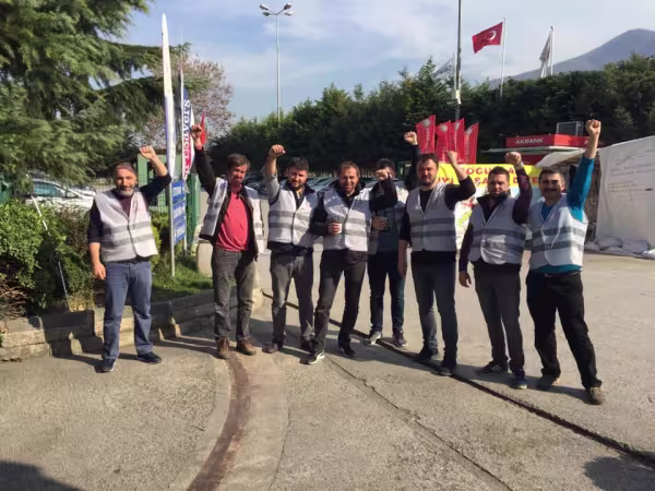 ilkgunden365gunemucadeleyeiscidostlariylahepbirlikte.jpg