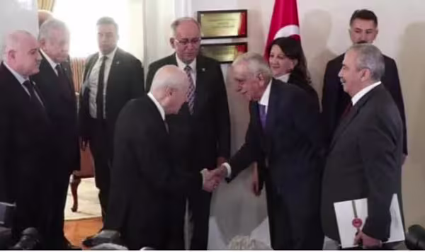 tarihi-anlar-dem-parti-heyeti-bahceli-yi-tbmm-de-ziyaret-etti-227.jpeg