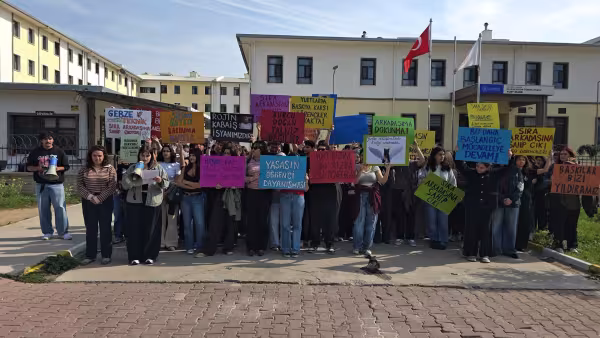 Gebze Teknik Üniversitesi öğrencileri sıra arkadaşlarına ve ücretsiz, nitelikli barınma haklarına sahip çıkıyor!