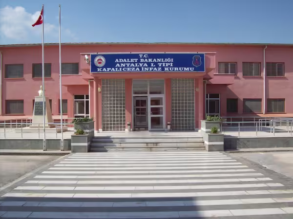 cezaevi.jpg
