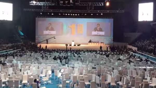 davutoglu_bos_salona_konusma.jpg