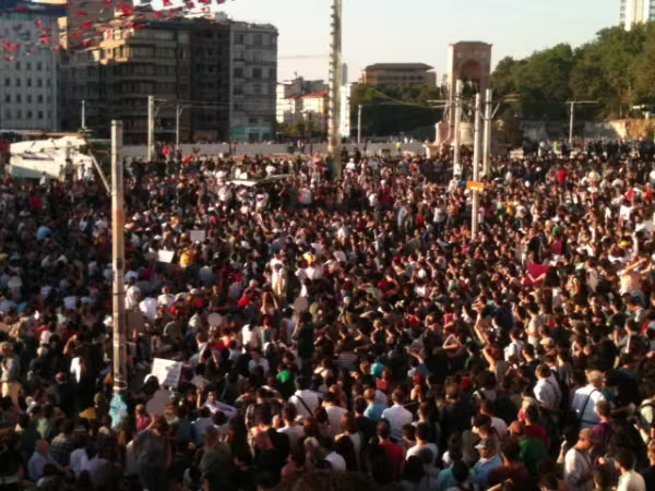 ethemtaksim.jpg
