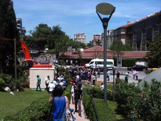 gezi-parki-nda-yikim-simdilik-durduruldu-235496.jpg