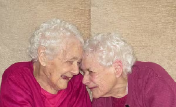 m5s_worlds-oldest-twins.jpg