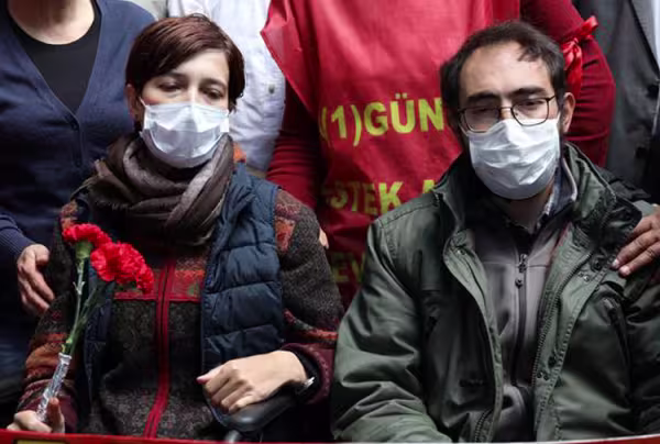 nuriye-gulmen-semih-ozakca.jpg