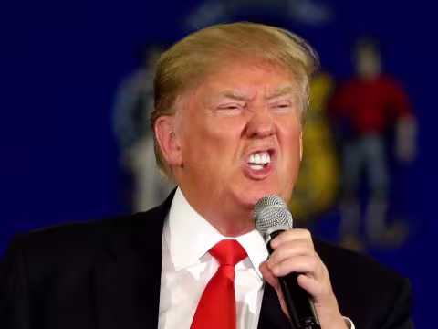 trump_dis_gosteriyor.jpg